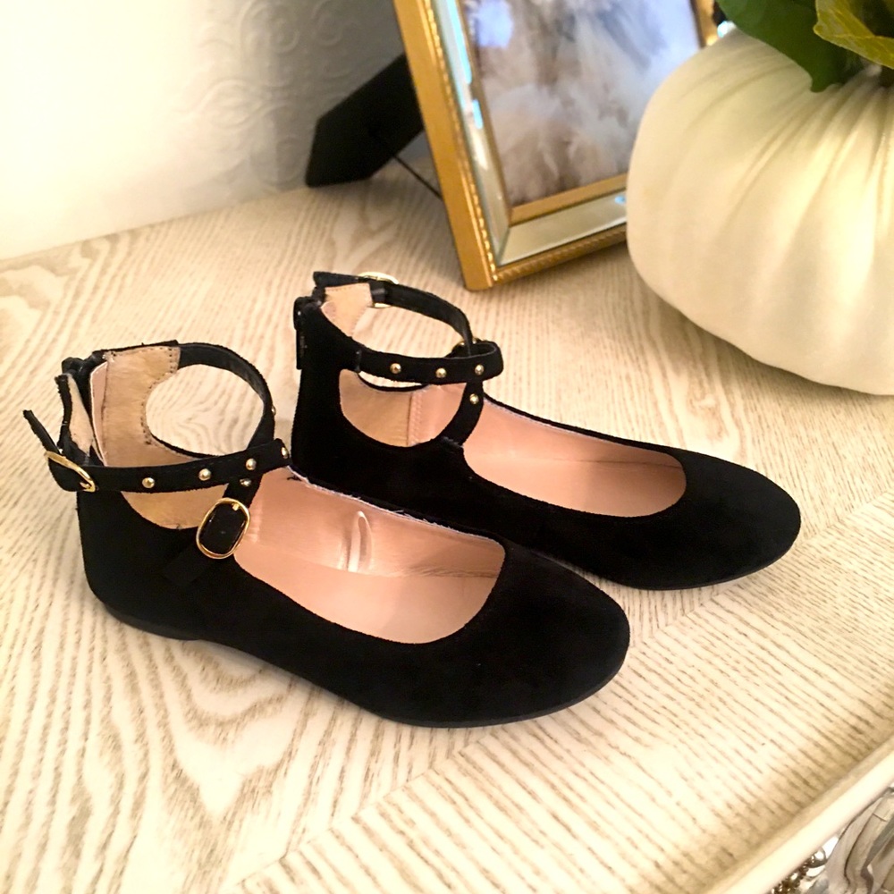 Girl black shoes